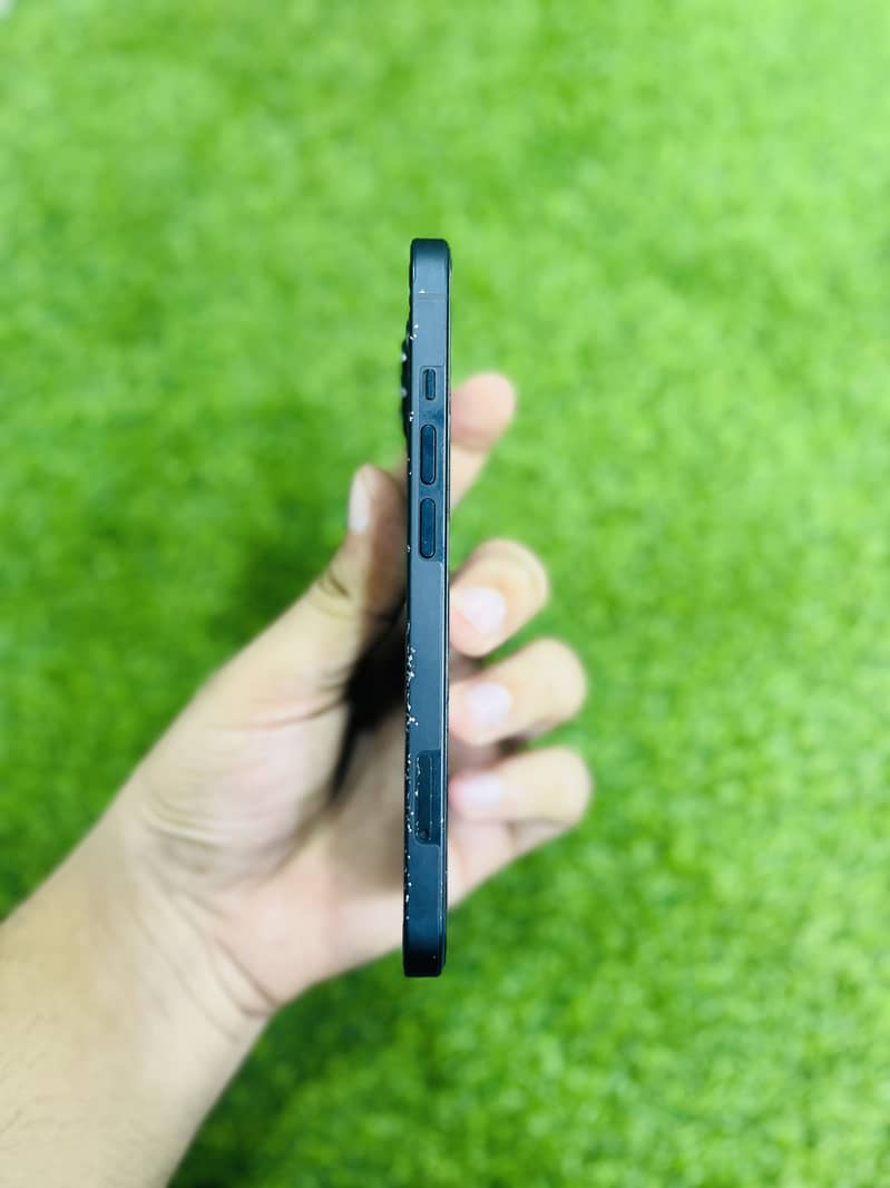 Apple iPhone 13 4