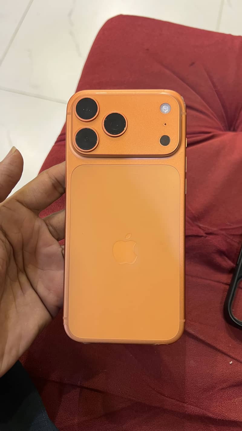 Apple iPhone 17 Pro Max 4