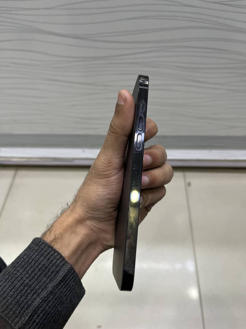 Apple iPhone 14 Pro Max 4