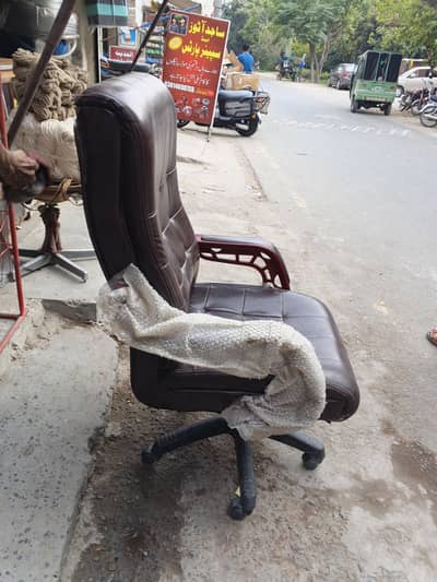 High back exactive chair used by 6 month