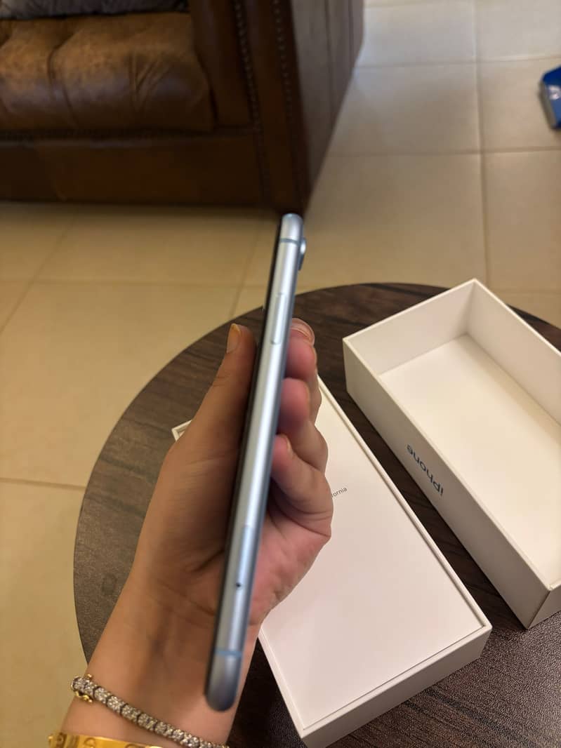 Apple iPhone X 4