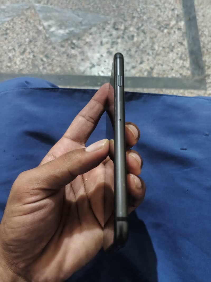 Apple iPhone 8⁶⁴ 2