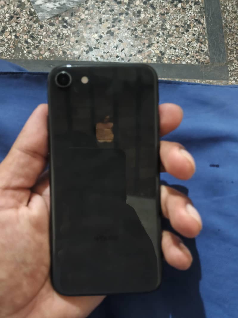 Apple iPhone 8⁶⁴ 3