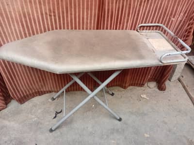 Vip Iron Stand