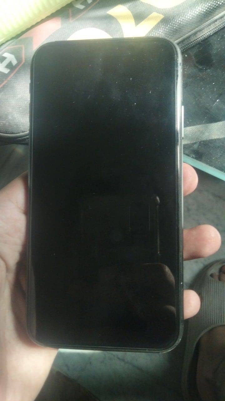 Apple iPhone 11 4