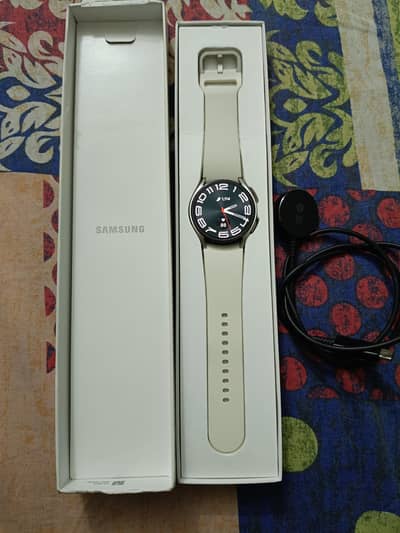 Galaxy Watch 6 silver color