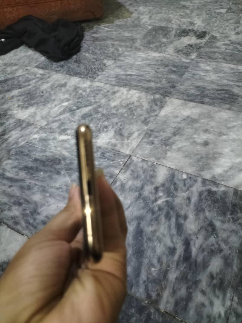 iPhone xs 1
