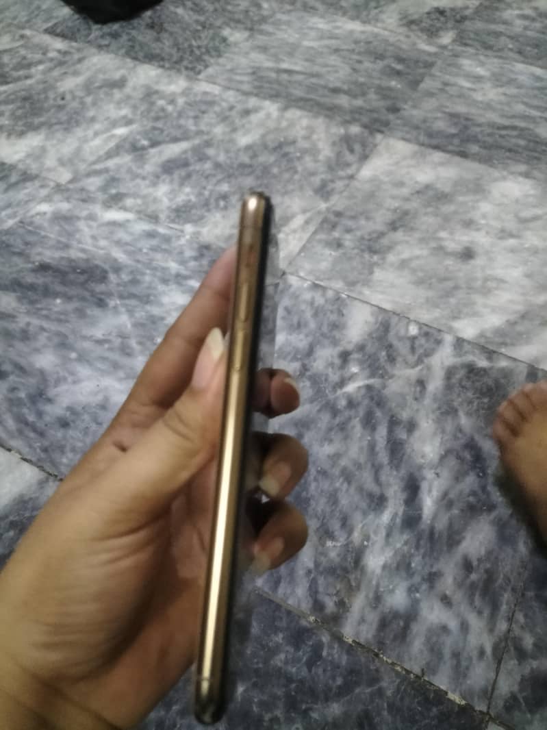 iPhone xs 3