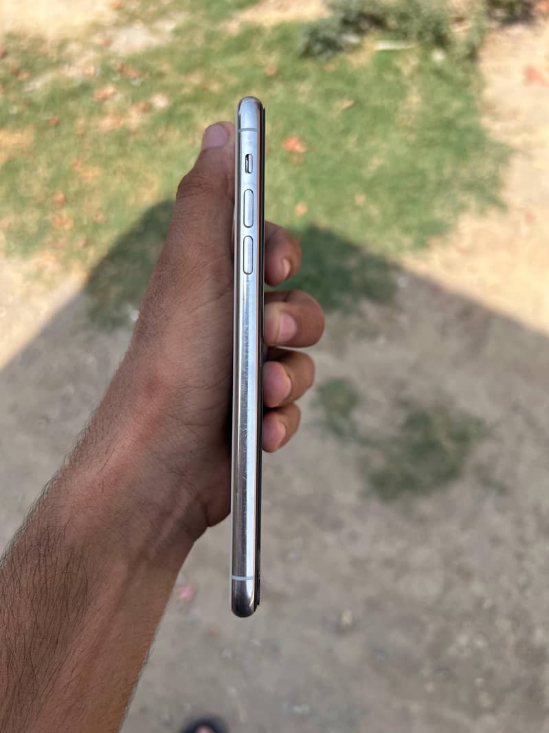 Apple iPhone 11 Pro Max 1