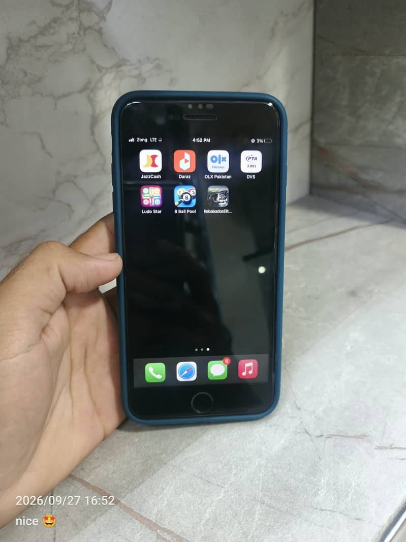 Apple iPhone 7 Plus 0