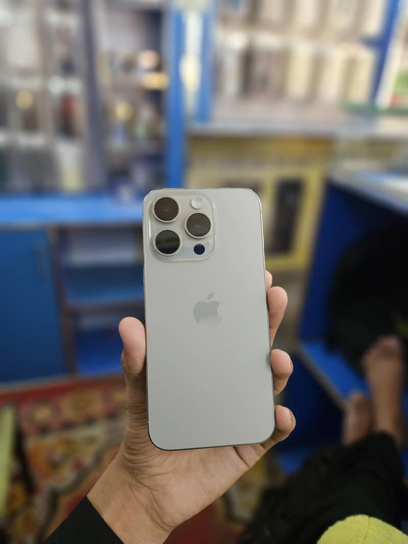 Apple iPhone 15 Pro 3