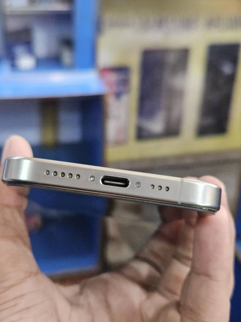 Apple iPhone 15 Pro 8