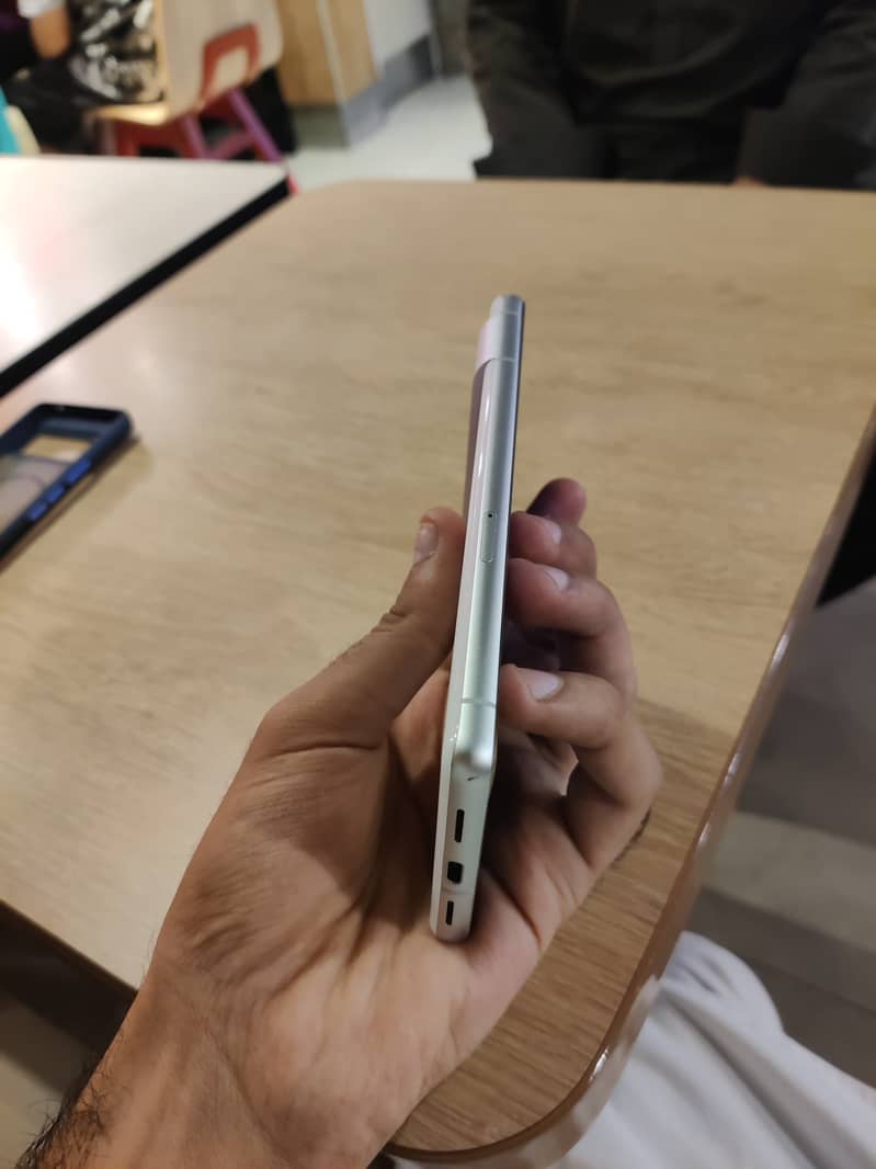 Google Pixel 7 4