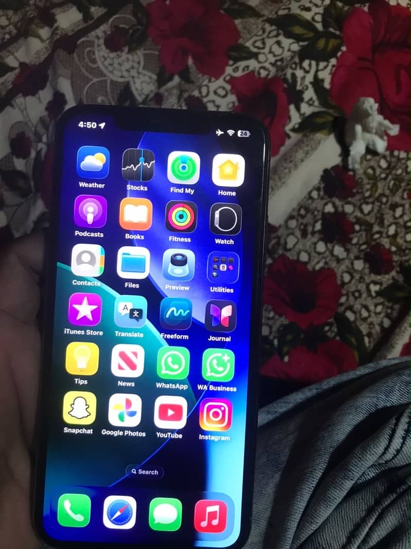 Apple iPhone 11 Pro Max 4