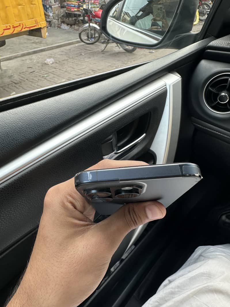 Apple iPhone 15 Pro Max 2