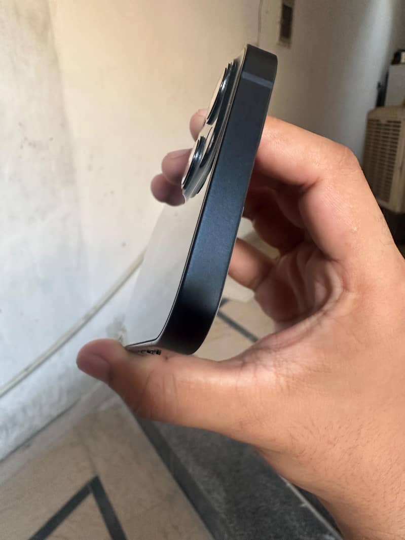Apple iPhone 13 8