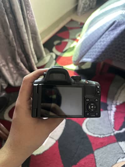 Samsung nx20 mirrorless camera (20.3MP APS-C)