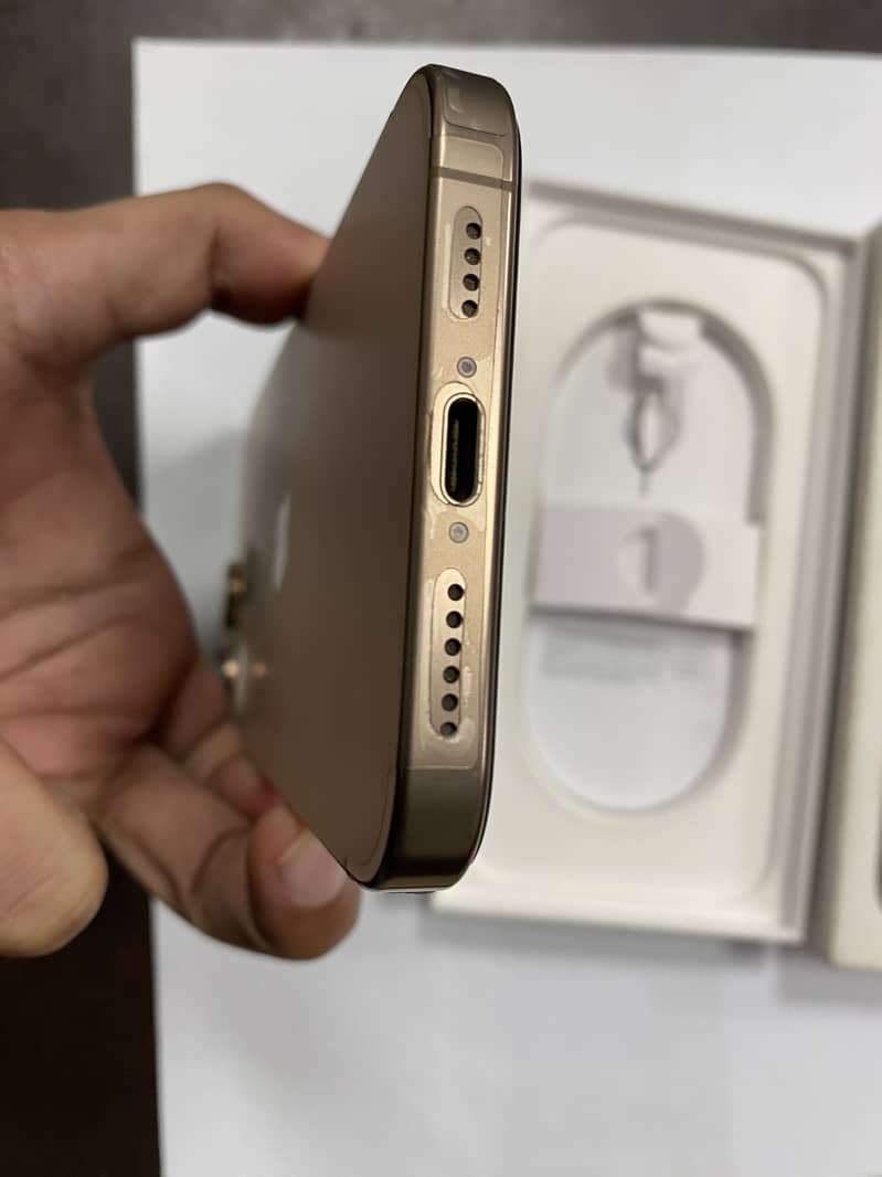 Apple iPhone 16 Pro Max 5