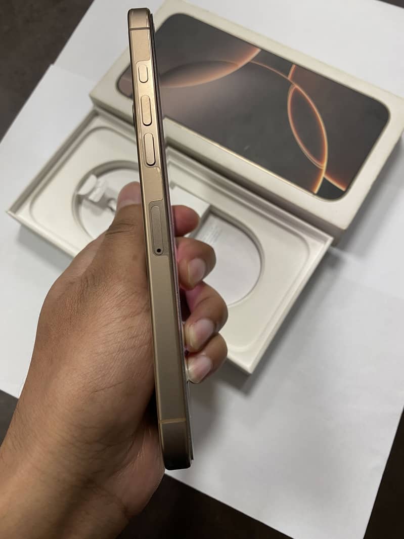 Apple iPhone 16 Pro Max 6
