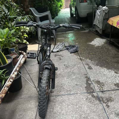 Black bicycle good condition  9/10 with strong breaks and comfortable