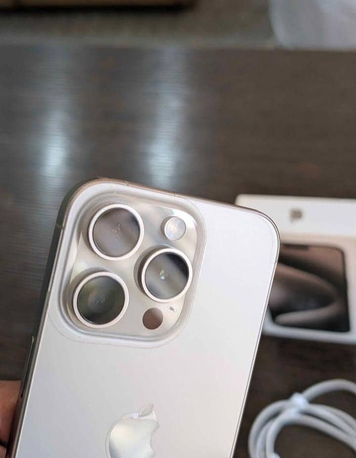Apple iPhone 15 Pro Max 1