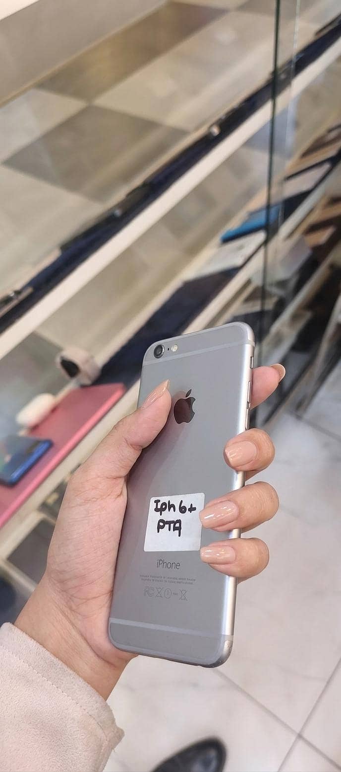 Apple iPhone 6 Plus 0