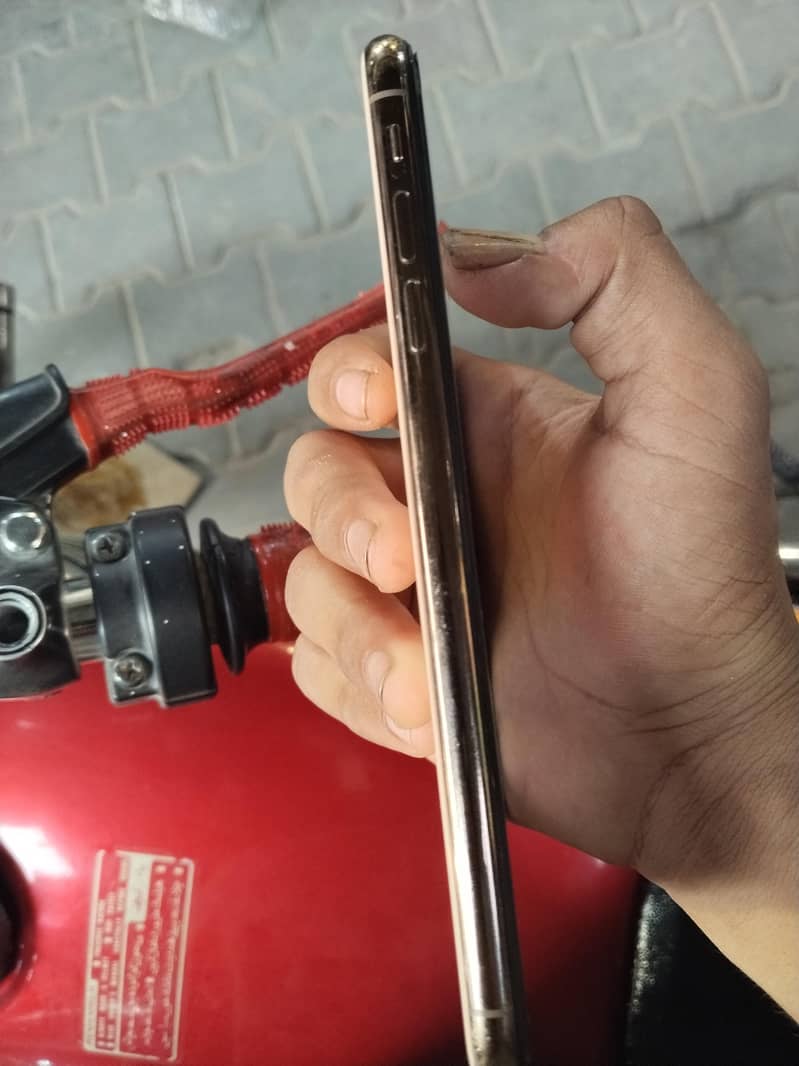 Apple iPhone XS Max 1