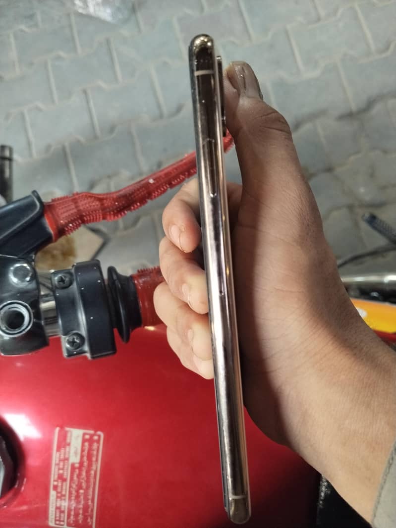 Apple iPhone XS Max 2
