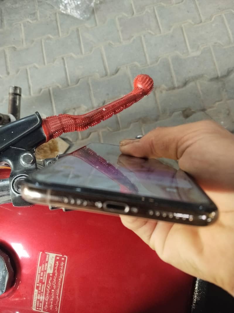 Apple iPhone XS Max 3