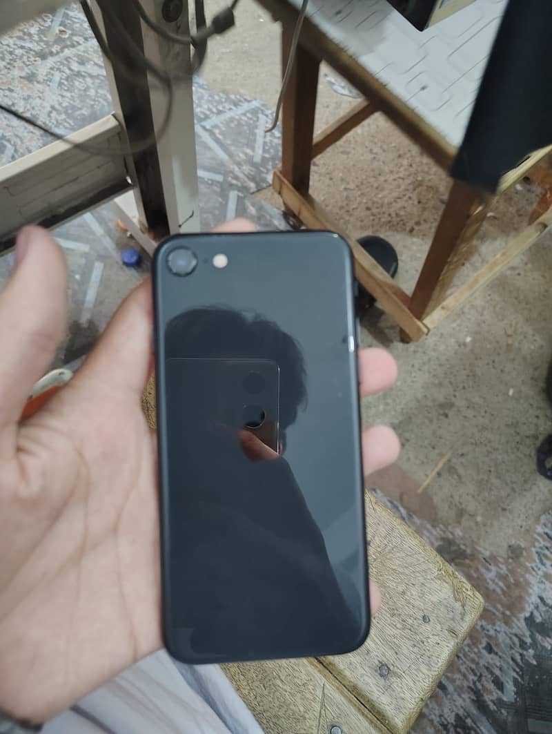 Apple iPhone SE 2020 3
