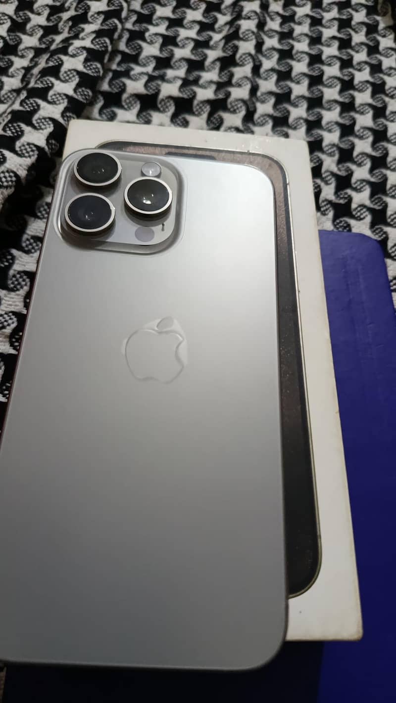 Apple iPhone 15 Pro Max 0