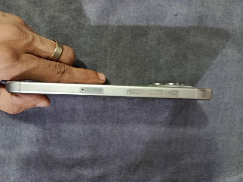 Apple iPhone 15 Pro Max 2