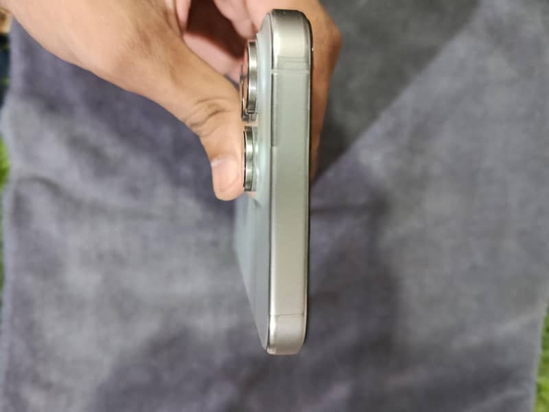 Apple iPhone 15 Pro Max 4