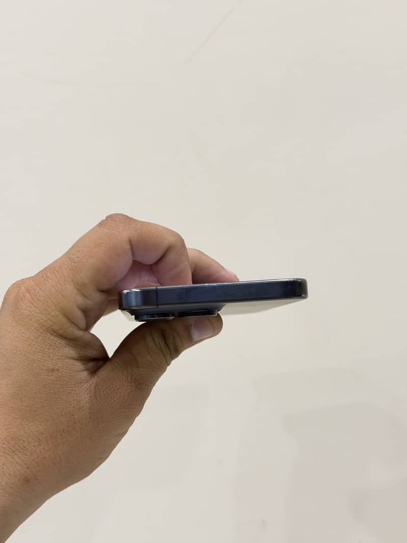 Apple iPhone 15 Pro Max 3