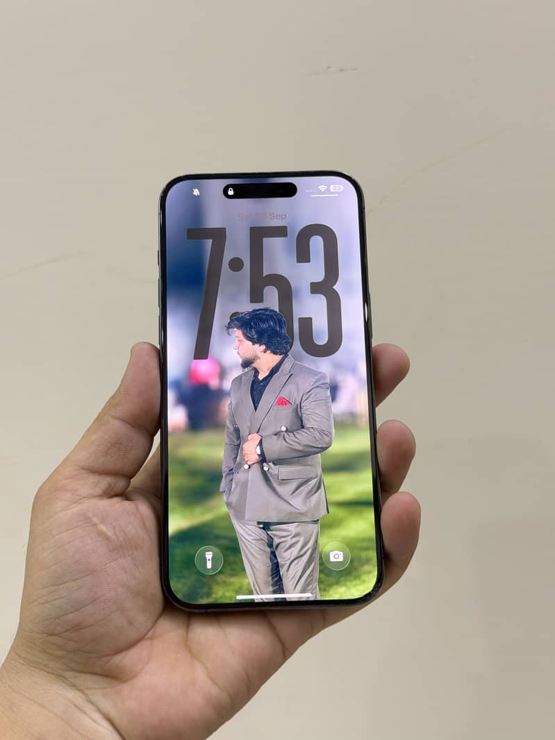 Apple iPhone 15 Pro Max 4