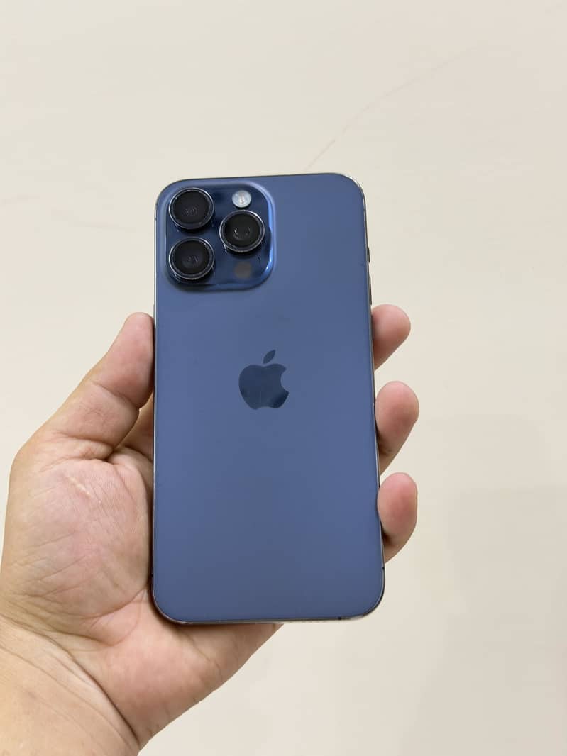 Apple iPhone 15 Pro Max 6
