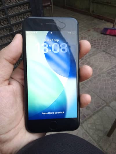Apple iPhone SE