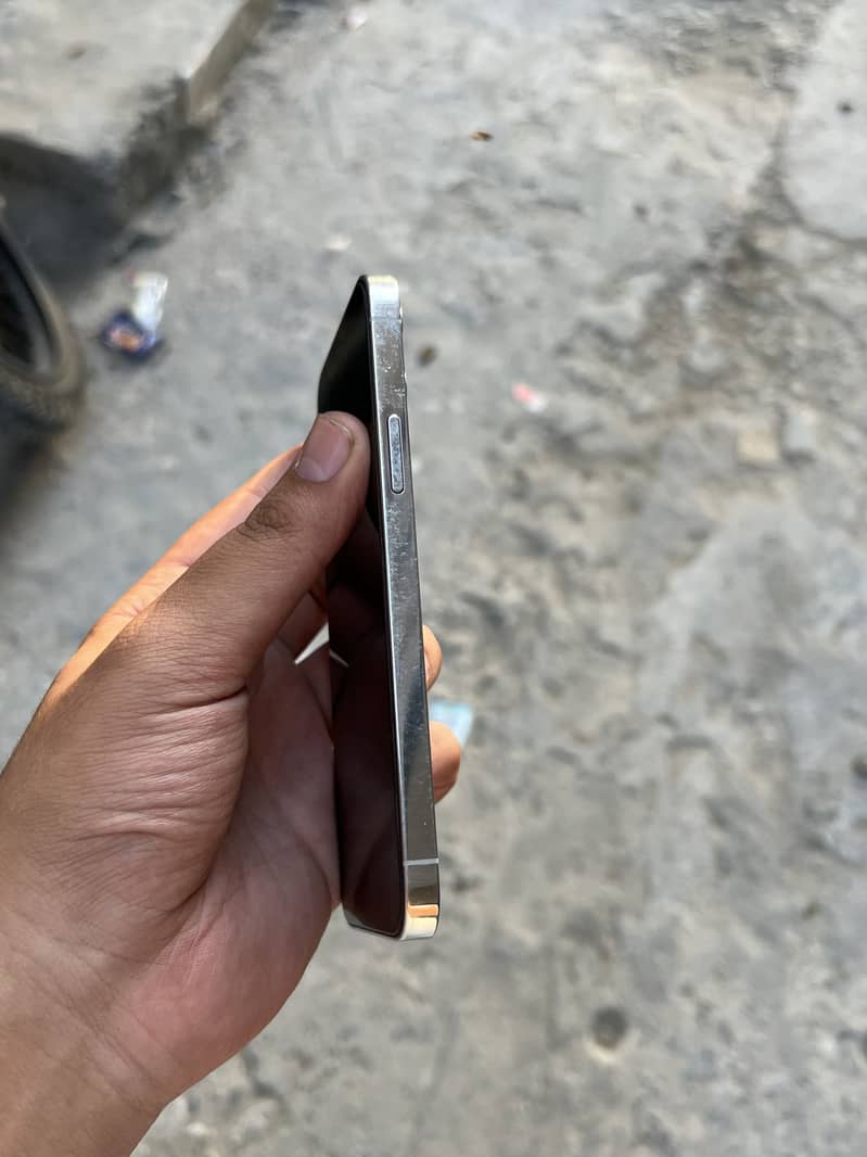 Apple iPhone 12 Pro 4