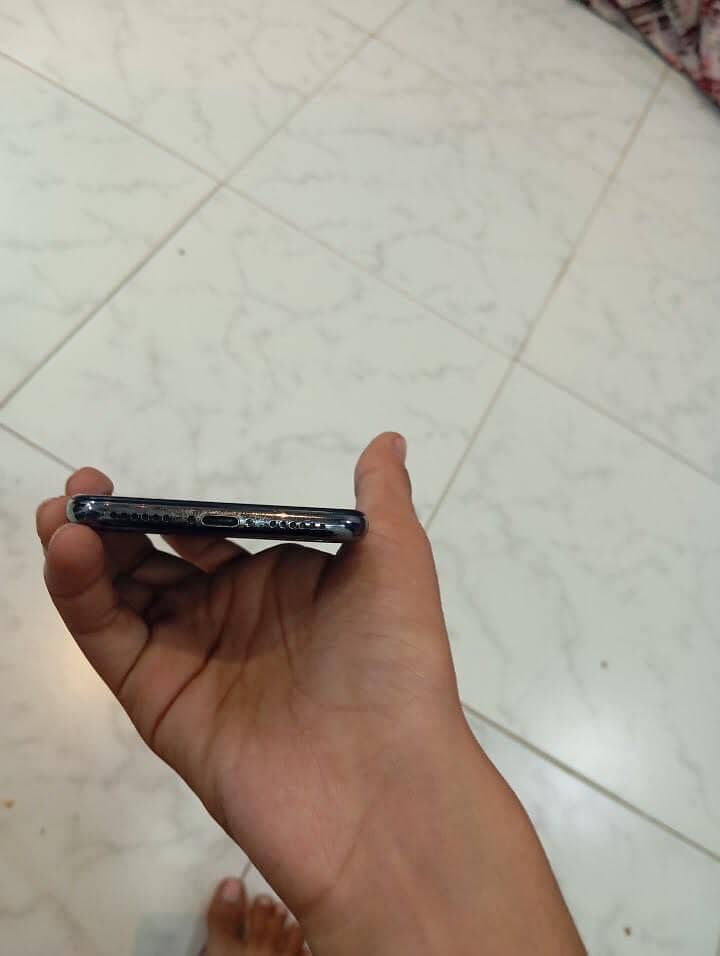 Apple iPhone X 3