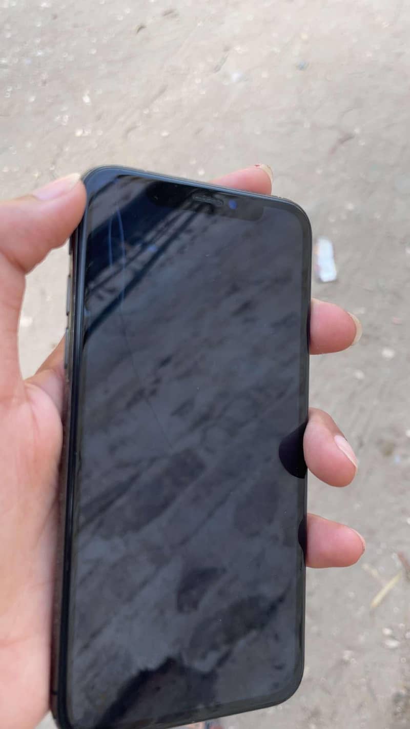 Apple iPhone X 4