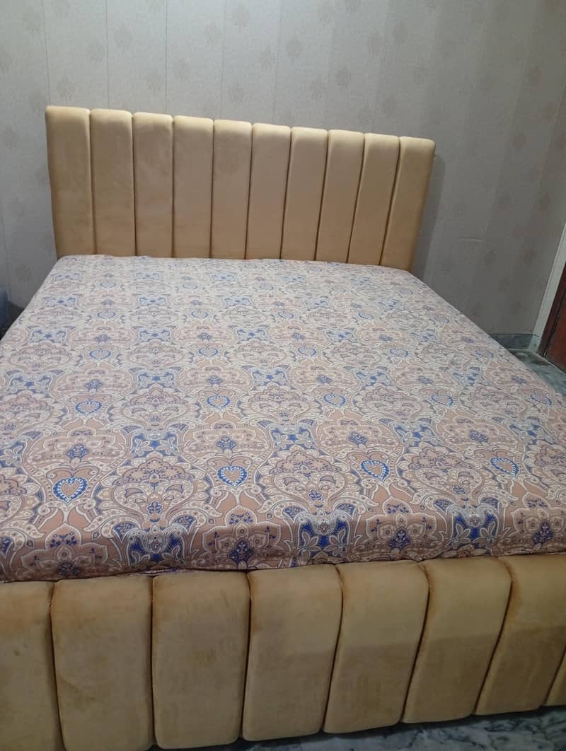 کوئین سائز بیڈ 1
