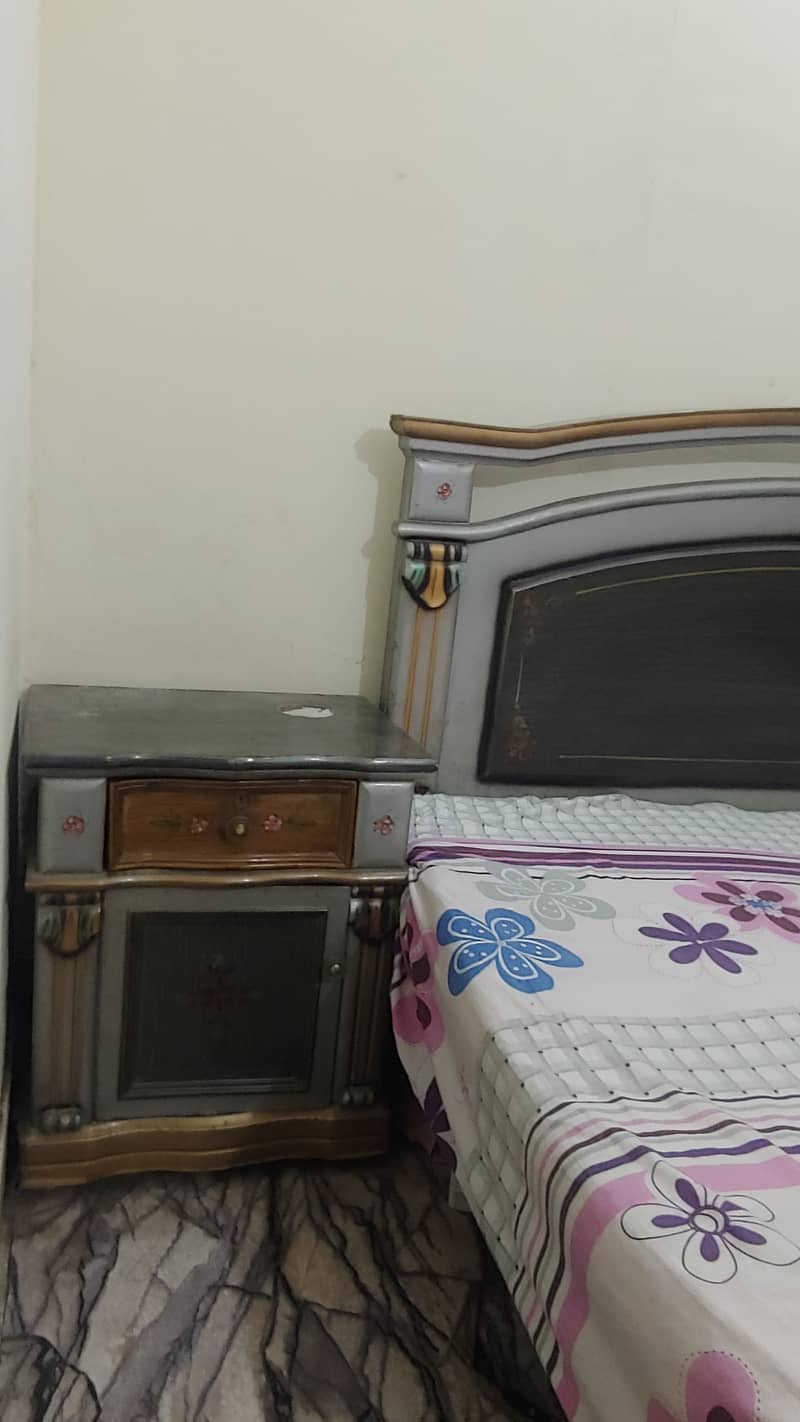 Bed, Two Side Tables, One Dressing table without mattress 3