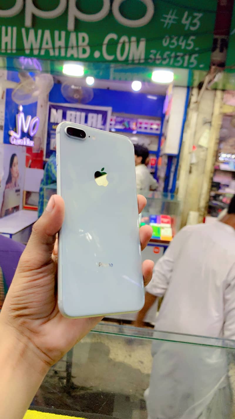 Apple iPhone 8 Plus 0