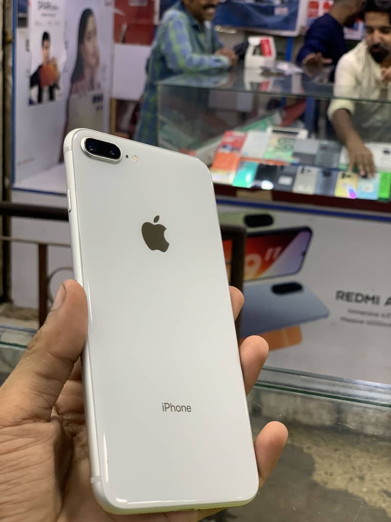 Apple iPhone 8 Plus 1