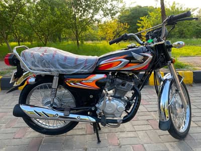 Honda CG125 bike