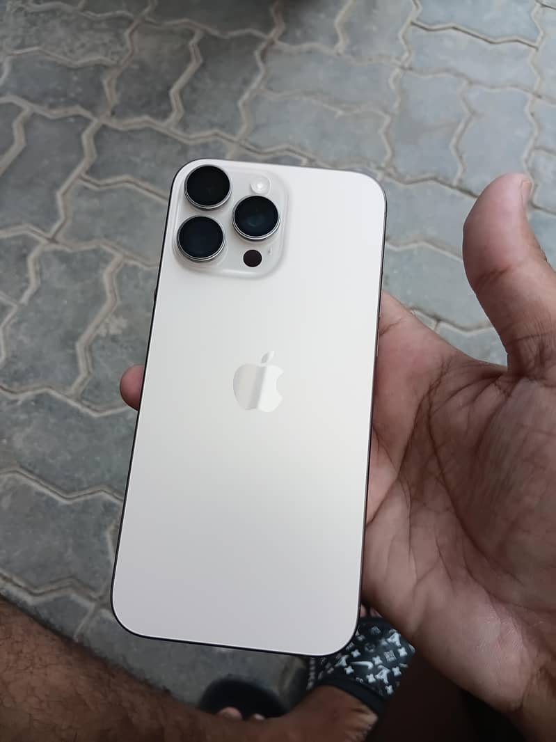 Apple iPhone 16 Pro Max 6