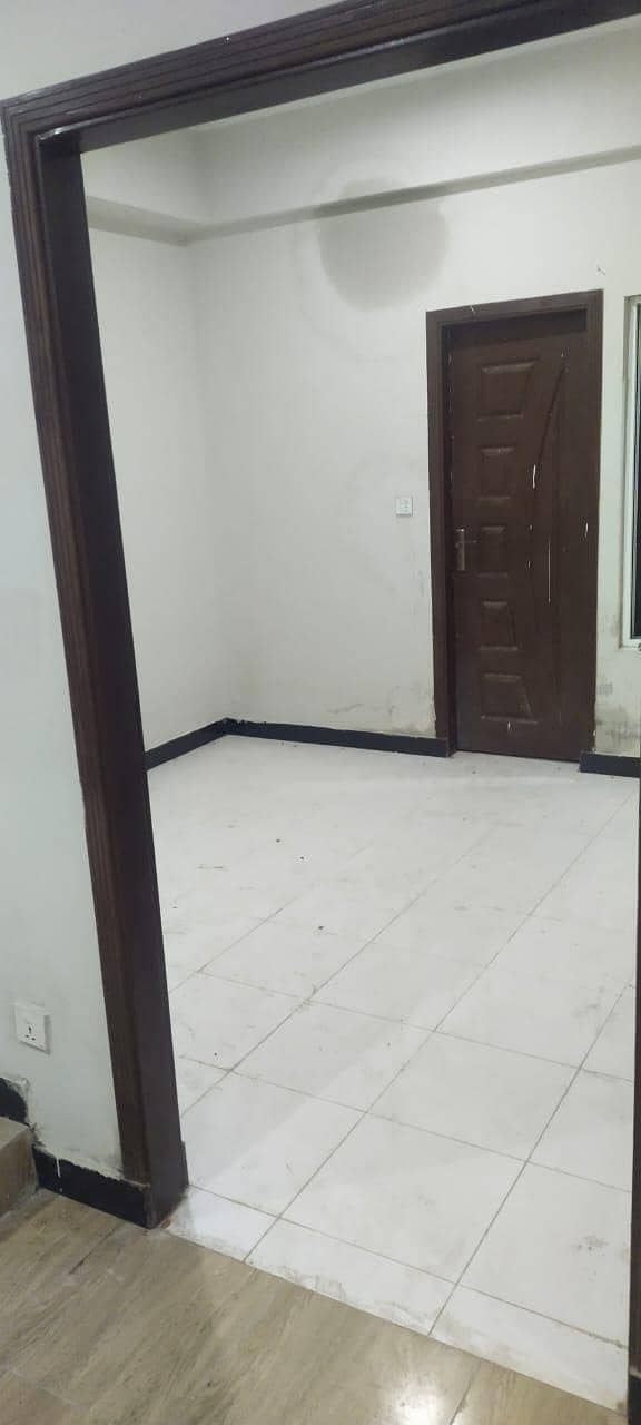 Two bed Flat for rent 10