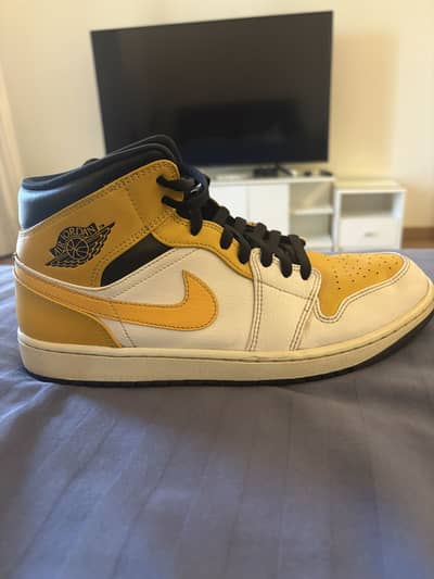 Nike Air Jordans 1 Mid