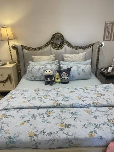 Full bedroom set wooden-Sheeham (with carvings) perfect condition