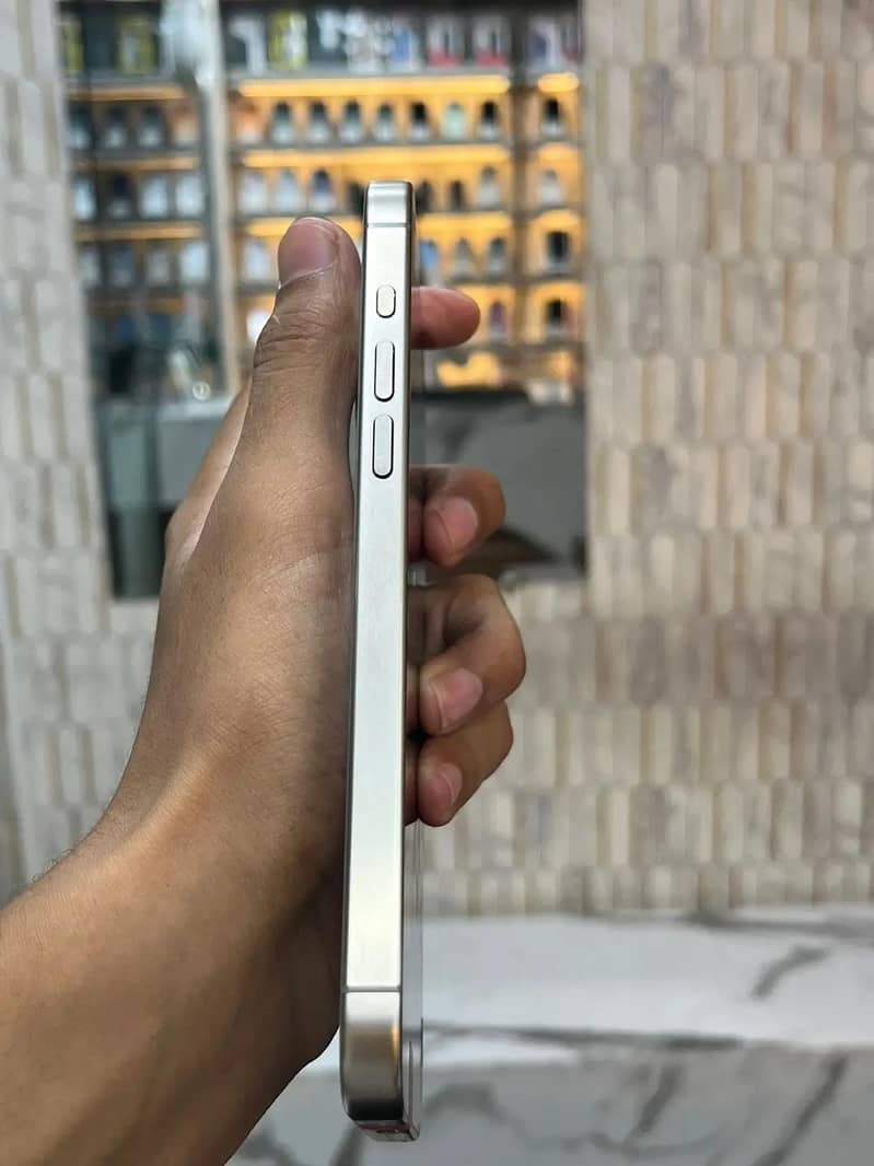 Apple iPhone 15 Pro Max 1